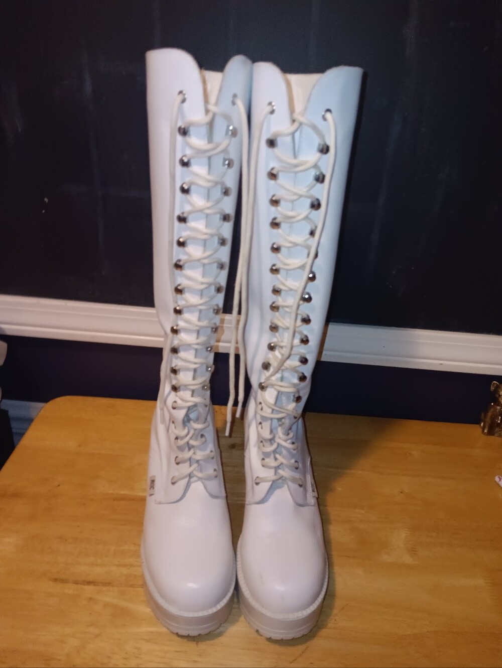 Roc White Leather Icy Lash Lace-Up Knee-High Platform Boots Size 10